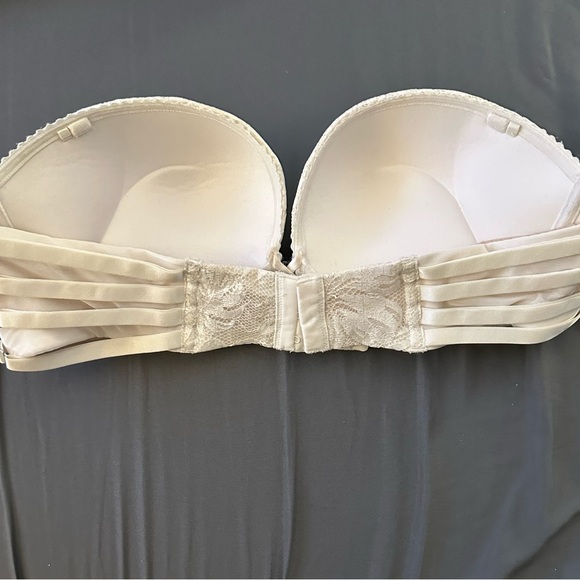 Victoria's Secret Cream Lace Strapless Bra - Picture 3 of 11